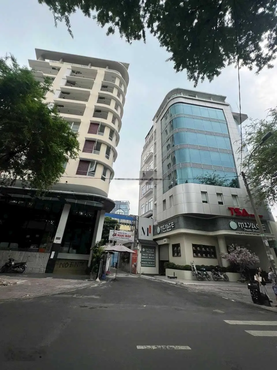 Bán nhà mặt tiền Trường Sơn, Tân Bình - 10x25m - XD: Hầm 7 tầng - DT cho thuê 250 triệu - giá 70 tỷ