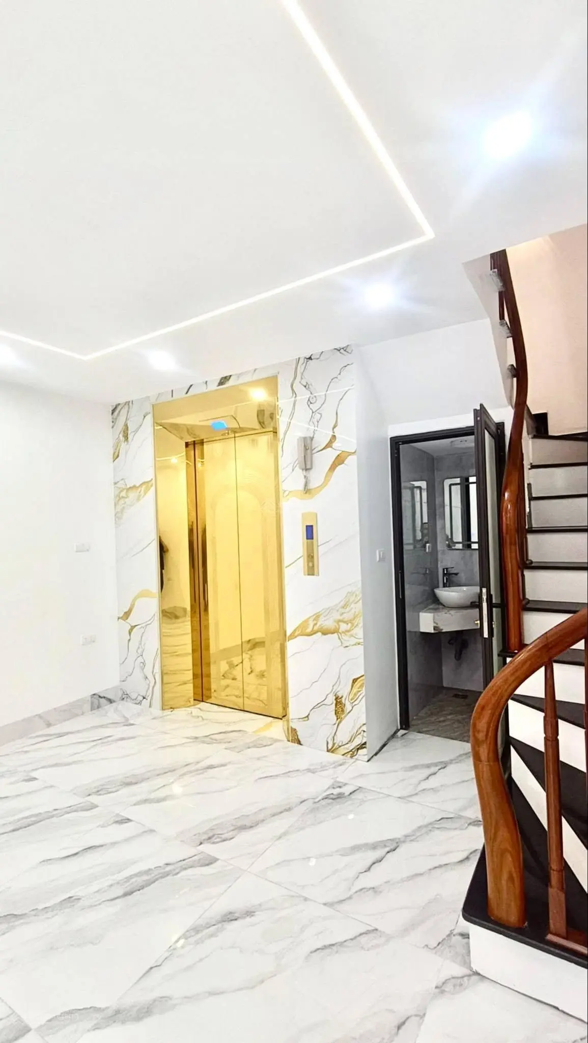 Chính chủ bán nhà mặt tiền Hoàng Mai - 7 tầng thang máy ôtô - kinh doanh ở sướng - giá trị tăng