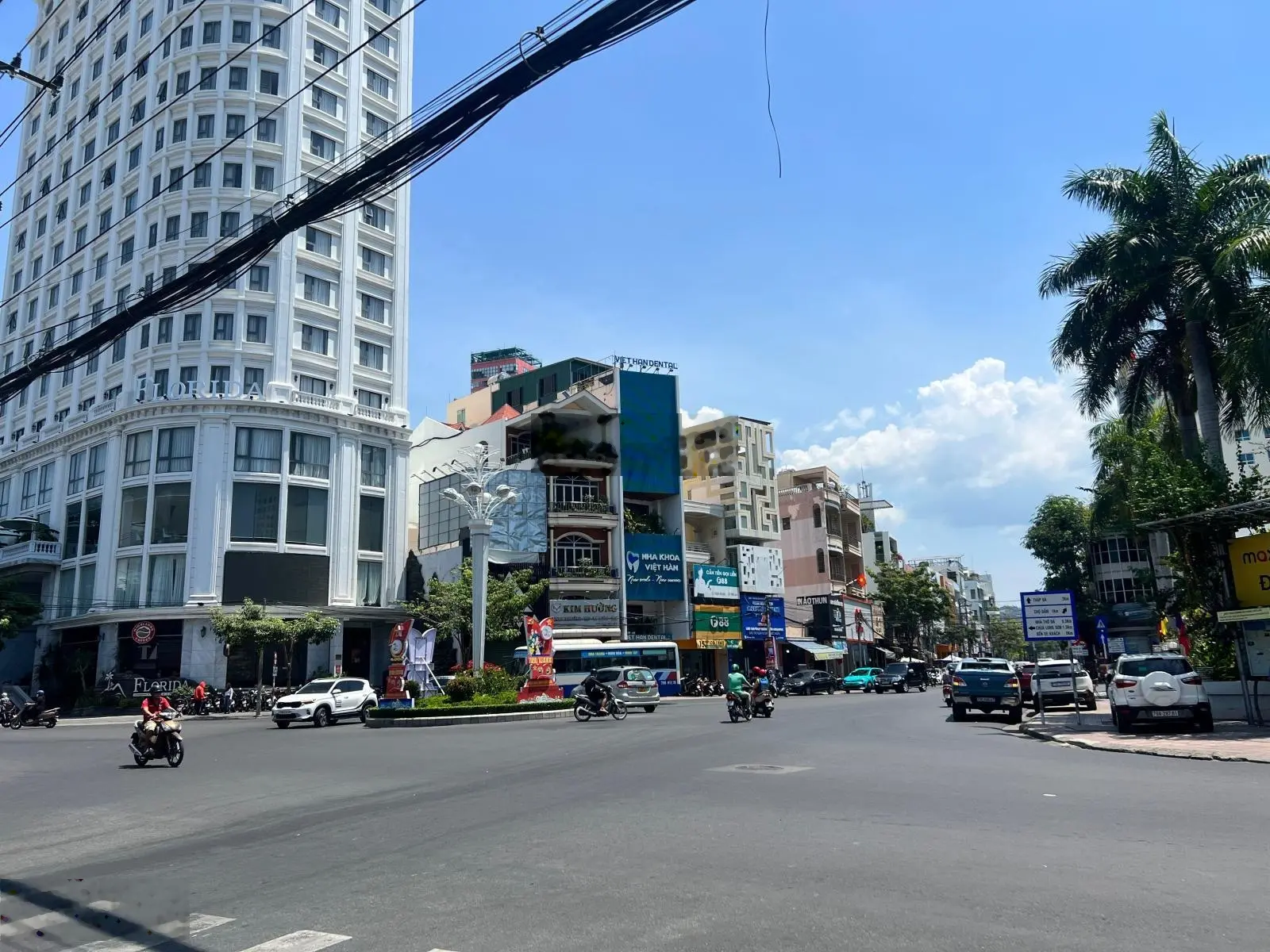 Bán nhà ngay vòng xoay đường Quang Trung, Tp Nha Trang