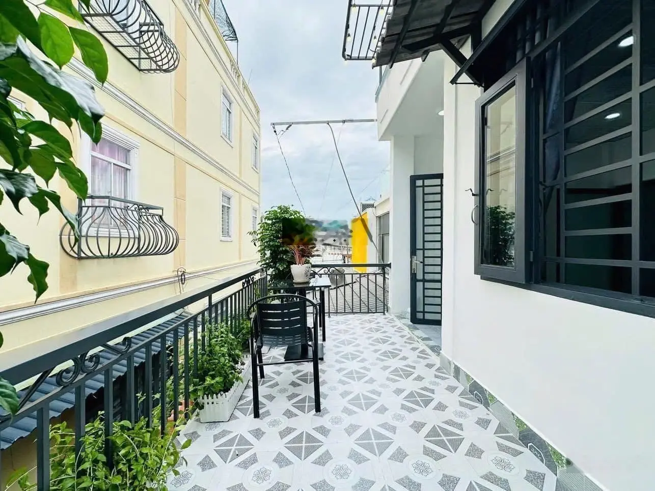 Bán nhà hẻm 3m đường Nguyễn Huy Tưởng 43,5m2 cách Trường THPT Hoàng Hoa Thám 50m, giá bán 2ty050