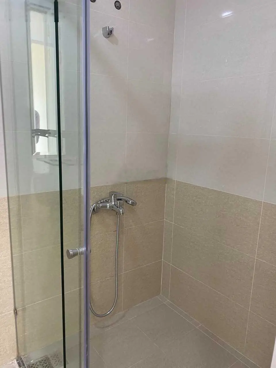 Nhà mới 100% 3Pn đầy đủ nội thất giá 3,4 tỷ. Bao hết chi phí, không gồm 5% sổ - Tầng trung - Đẹp.
