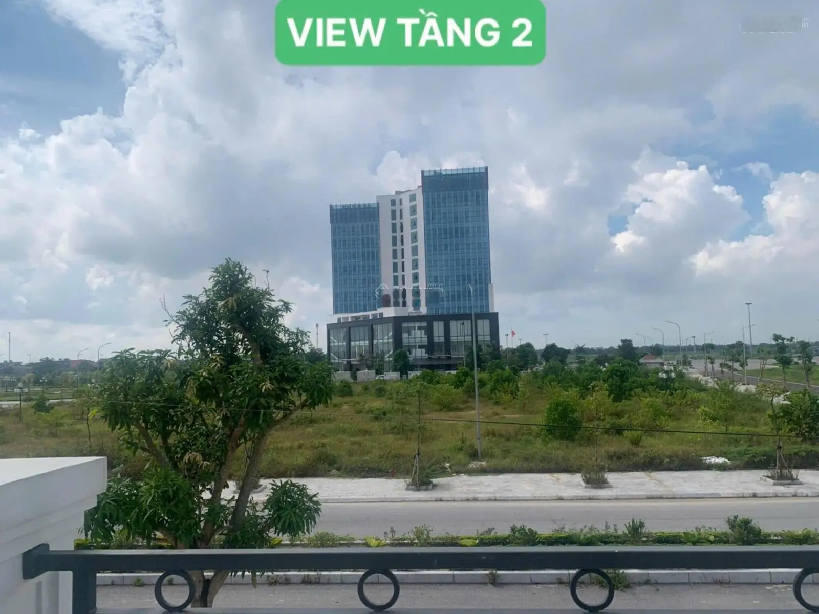 Bán biệt thự hướng Đông Nam duy nhất, diện tích 212.6m2, 3 tầng 367m2 sàn gần Sông Mã, đường 28m
