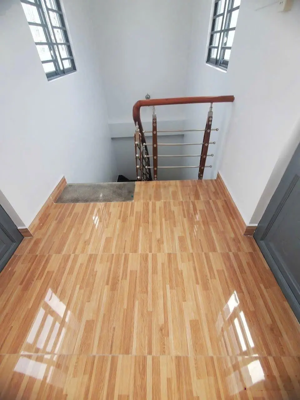 Bán nhà 4 tầng mặt tiền hẻm 67 Đào Tông Nguyên. Hẻm xe hơi 6 m thông tứ phía. Giá 5.3 tỷ tl