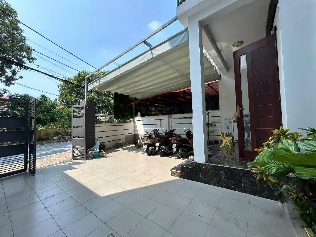 Mặt phố - Đào Xuyên, 180m2 nhà đẹp - 2 tầng, kinh doanh sầm uất - Vỉa hè to - Ô tô tránh - MT 8m