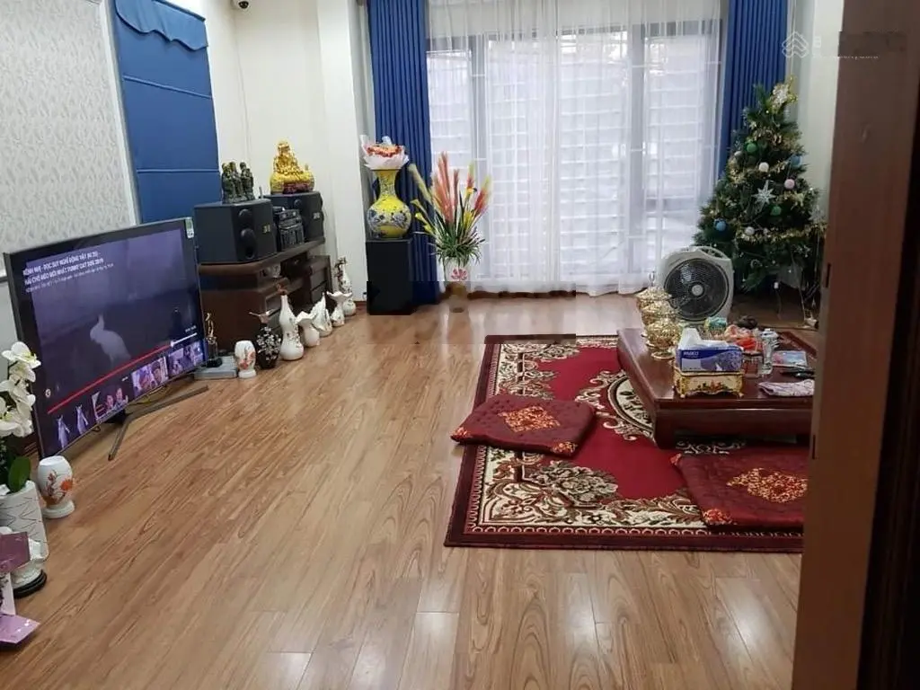 Bán nhà lô góc 43m2 x 5 tầng Cổ Linh đối diện Aeon Mall ô tô vào nhà ngõ thông kinh doanh tốt