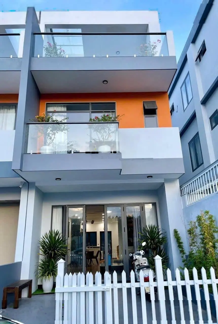 Bán nhà đẹp Mỹ Gia Gói 8 The Capella gần hồ bơi, LH: 0762 111 ***