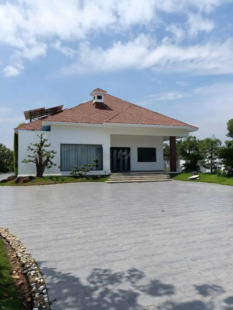 Bán Villa Long An cạnh Tphcm 3000m2, sân vườn,ao cá chỉ 27 tỷ