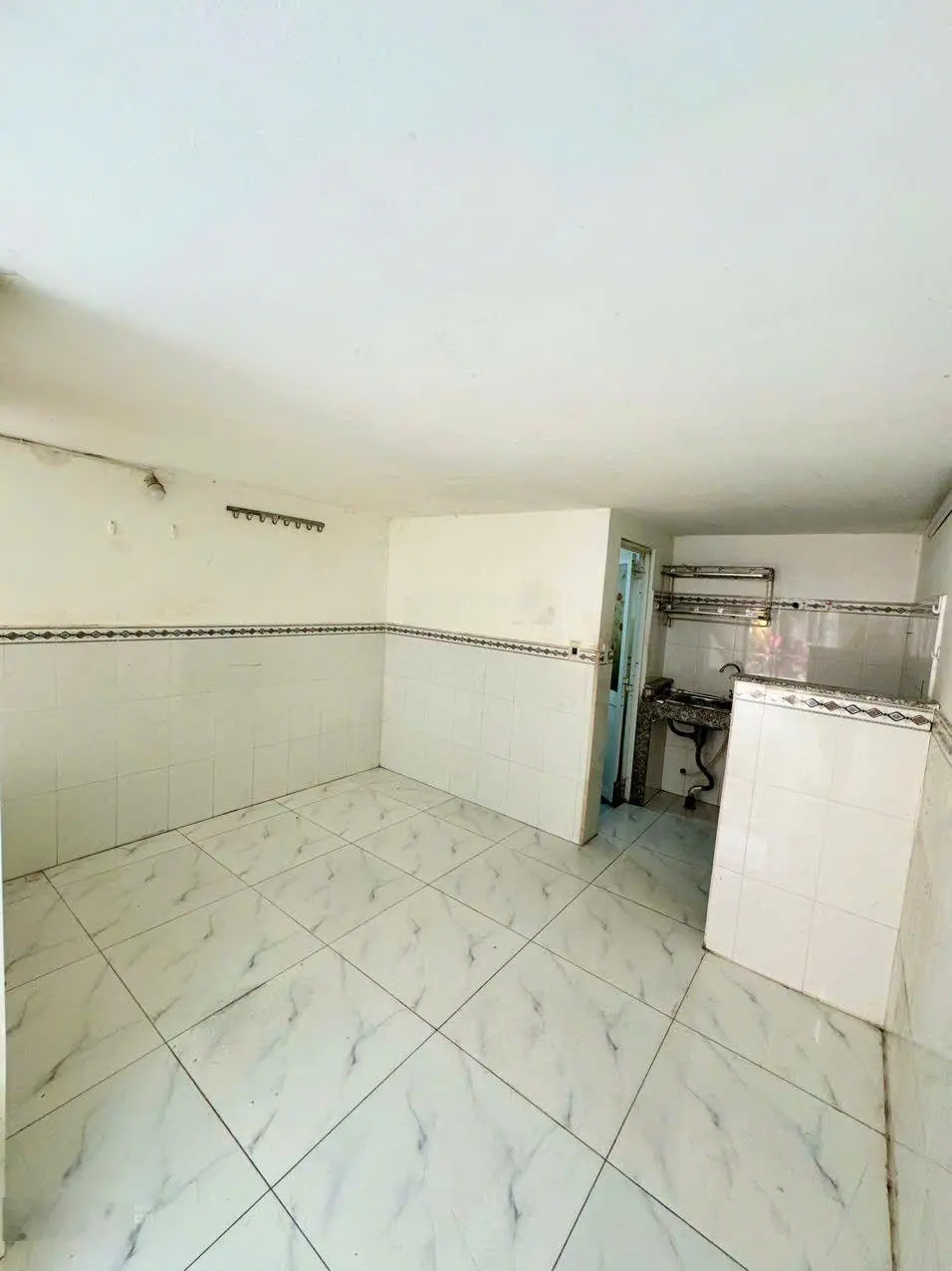 Nhà 1 trệt 1 lửng, 2 phòng, ngang 3,5m Nguyễn Bình Hẻm ô tô