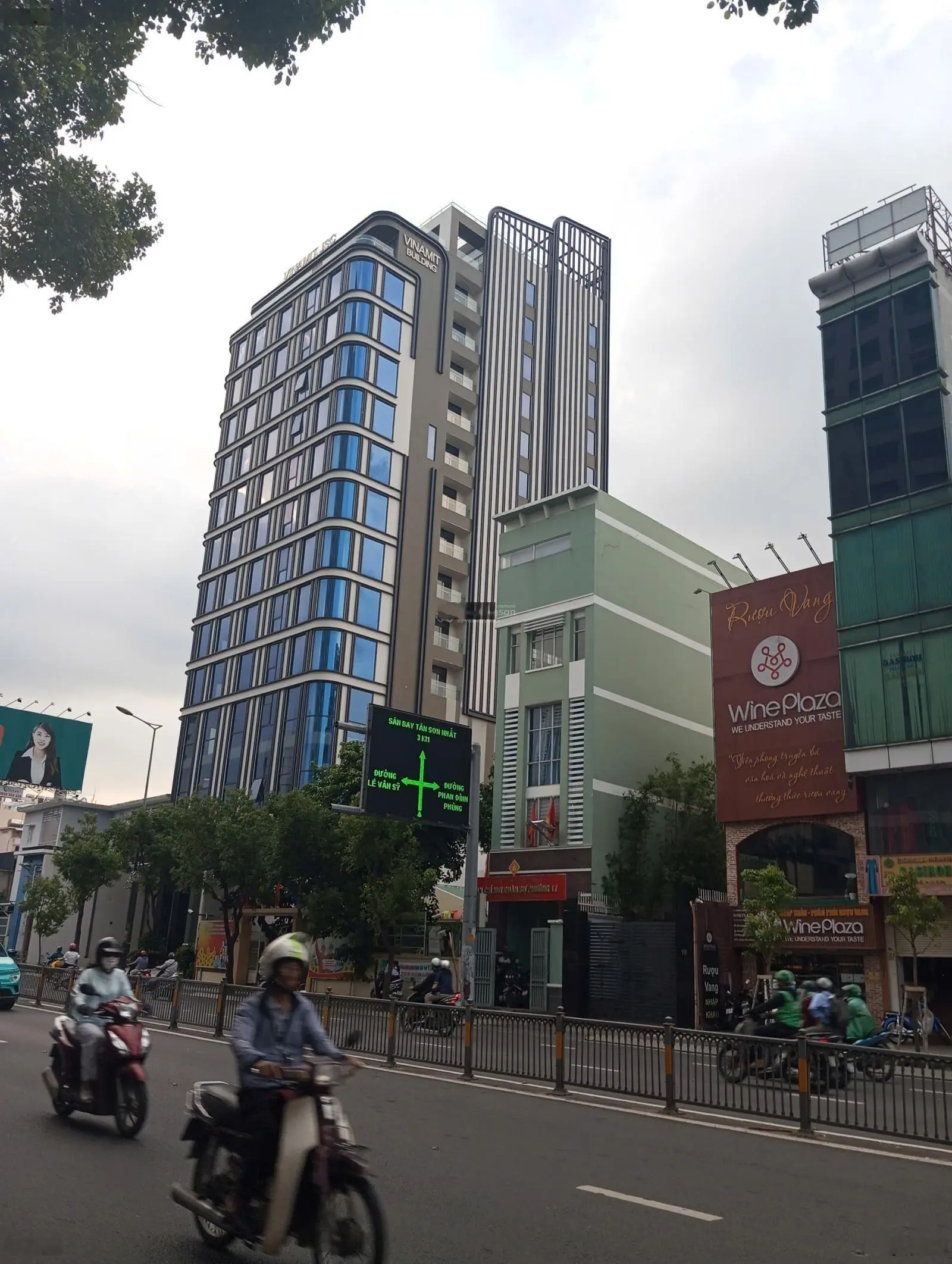 CN Tòa nhà đường Nguyễn Văn Trỗi, P. 8, Phú Nhuận, DT 15x16m - 5 Tầng - HĐT: 200 triệu. Giá: 45 tỷ