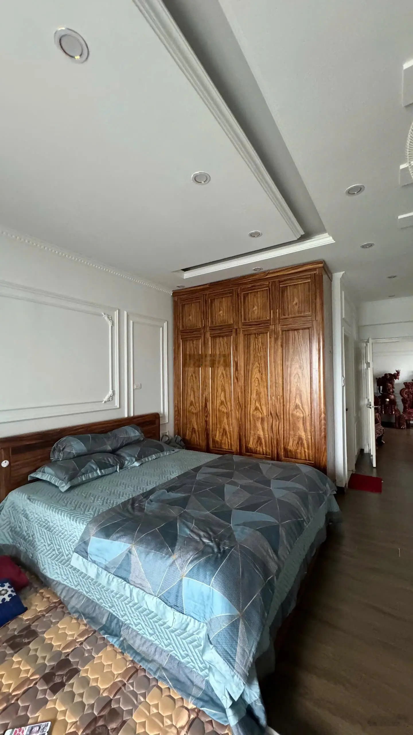 Chính chủ bán căn hộ 4 ngủ 150m2 giá 9.4 tỷ. Đc: Vimeco Nguyễn Chánh. Nội thất nhập khẩu