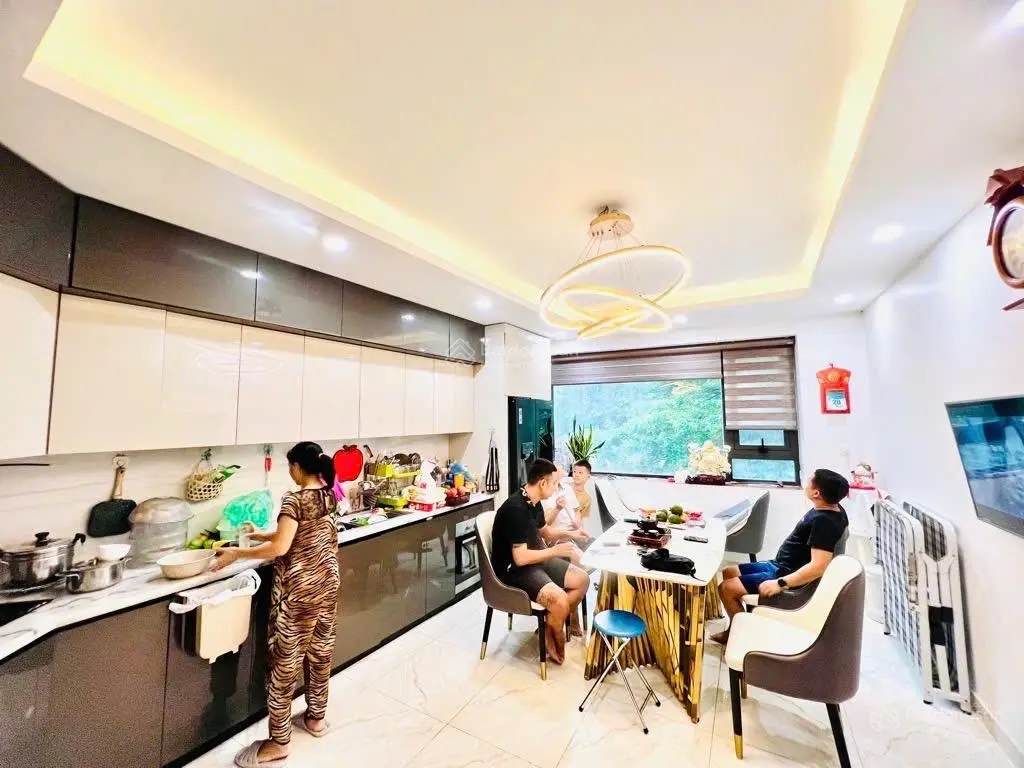 MP Nguyễn Đình Chiểu 42m2 7T - vỉa hè rộng - kinh doanh, thang máy, view công viên, hiếm nhỉnh 33tỷ