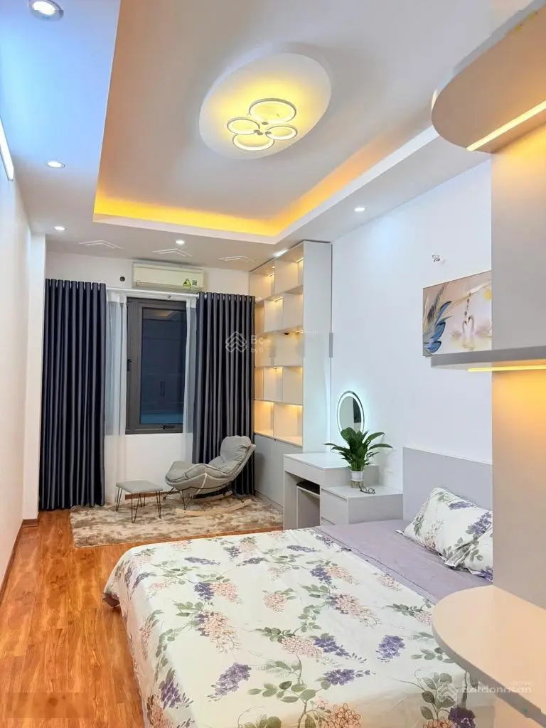 Nhà Lĩnh Nam, tầm tiền hiếm, 34m2 5 tầng, nhà mới, giá 5.4 tỷ