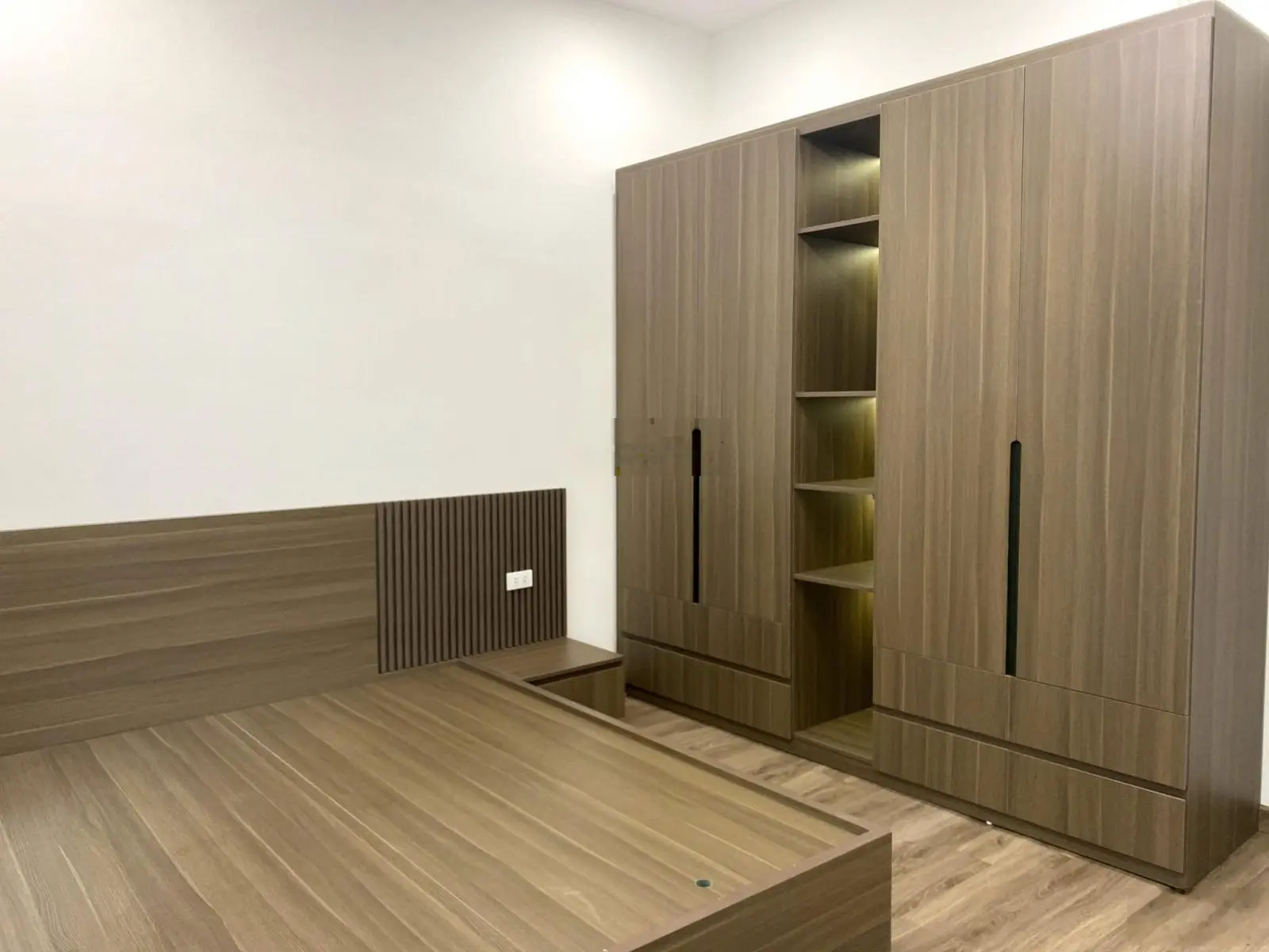 Hàng hiếm tại Huỳnh Thúc Kháng, 11,9 tỷ, 40m2, 4PN, 3WC, Đống Đa, Hà Nội