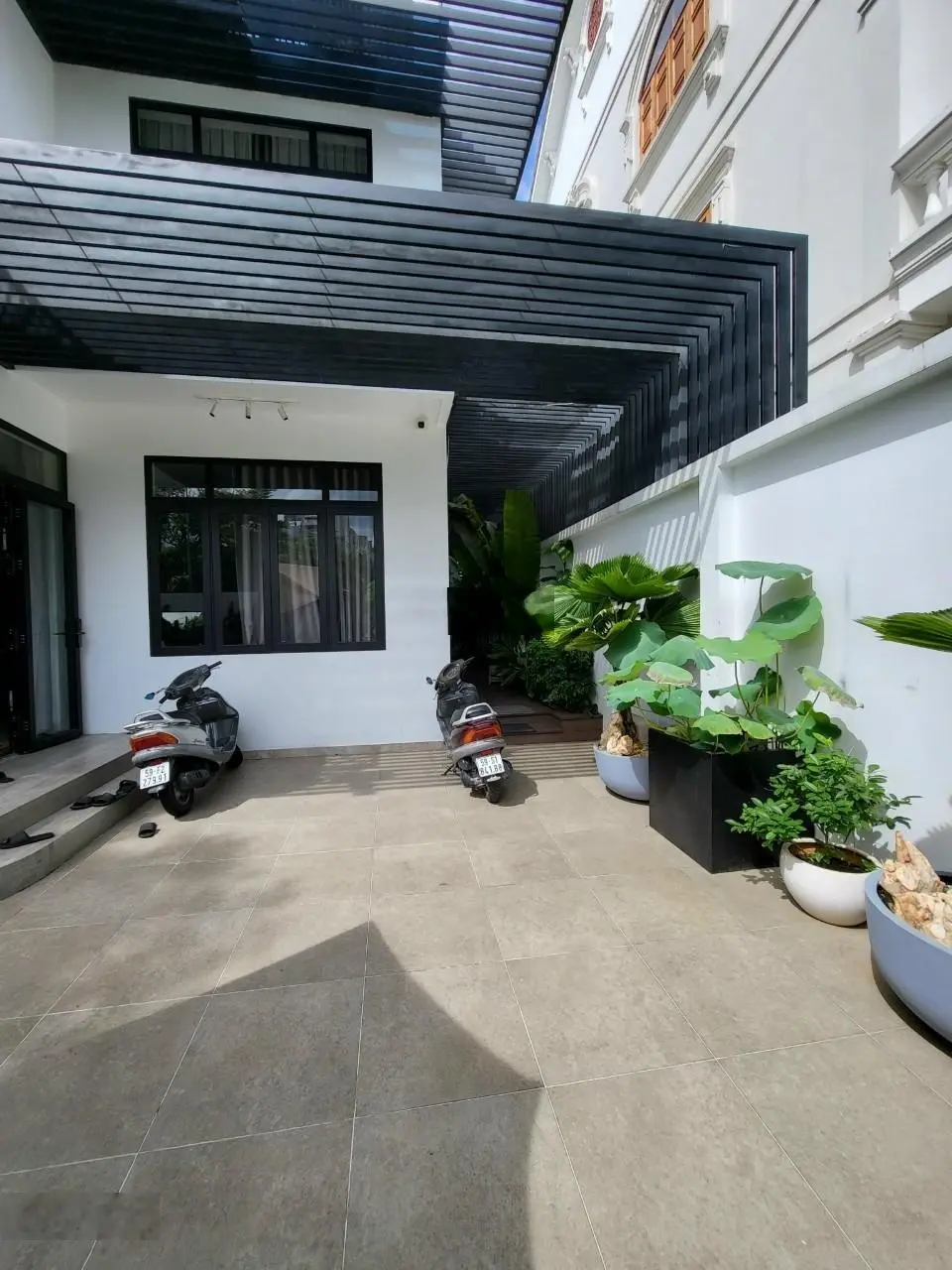 Cần bán gấp biệt thự siêu đẹp đối diện công viên 192m2 giá 25 tỷ thương lượng LH: 0902 468 ***