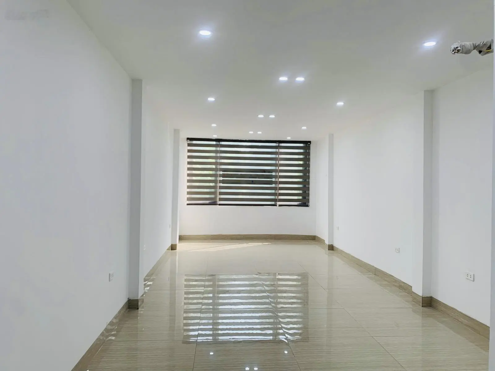 Mặt phố Đền Lừ diện tích 46m+5tầng+4 làn xe đỗ,vị trí đẹp nhất giá đầu tư.dòng tiền 35tr/th*16,8tỷ