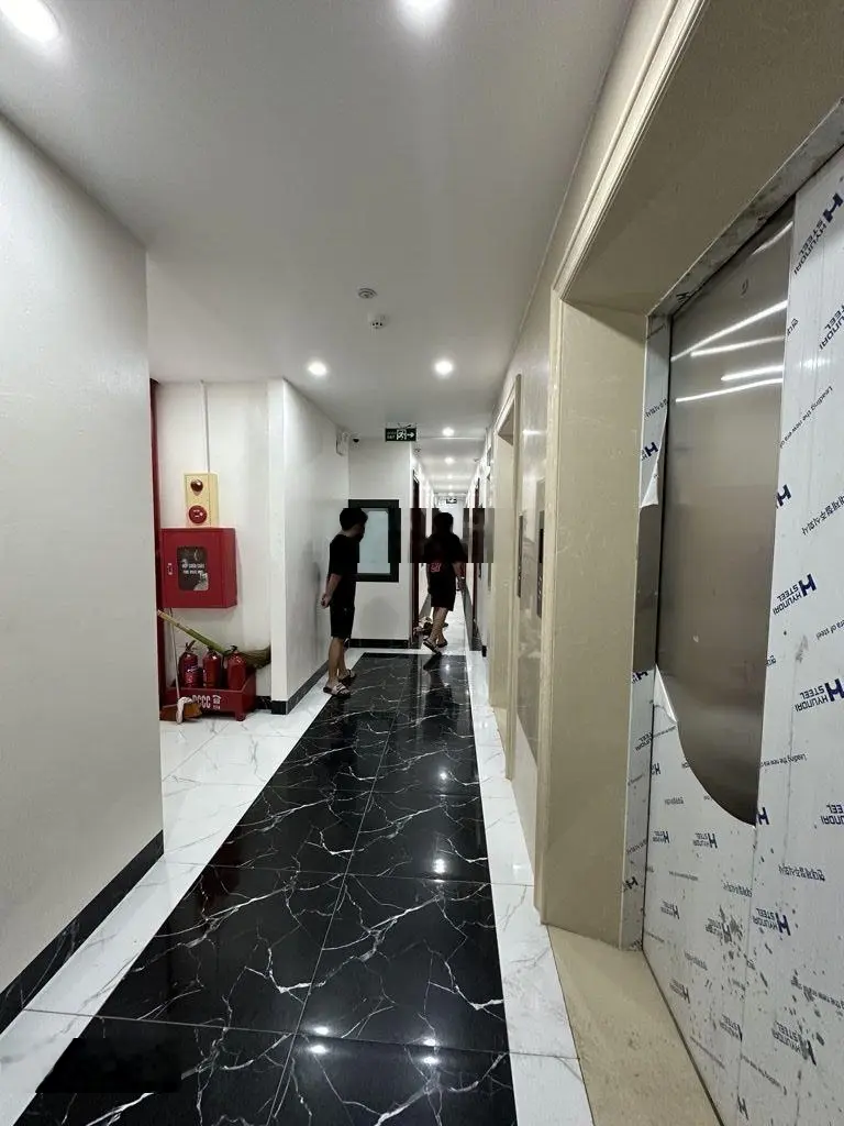 Bán toà văn phòng - vip 1 hầm 9 tầng - KD khủng - 02 thang máy - MP Minh Khai 230m2 MT 9m chỉ 80 tỷ