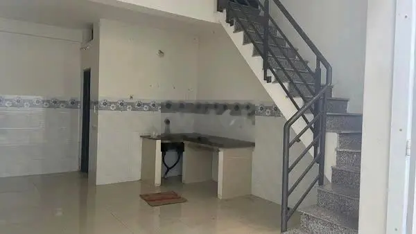 Cần bán gấp nhà ngay chợ BB, sau là là 4 căn trọ đang cho thuê, sổ sẵn