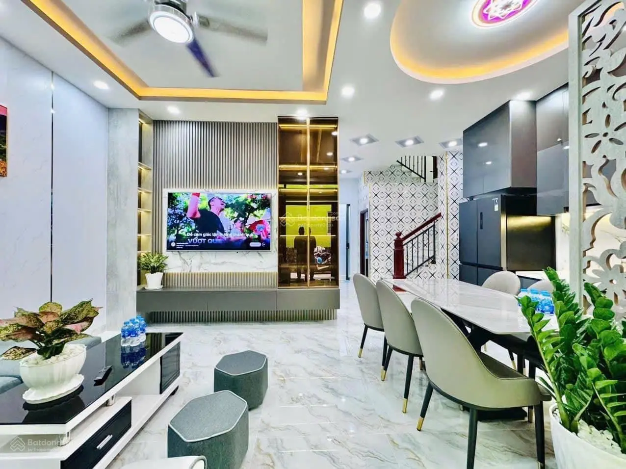Bán nhà 45m2 Trường Sa, P14, Q3. 3 lầu, 4PN, 4WC. Có sổ sẵn, hẻm 6m