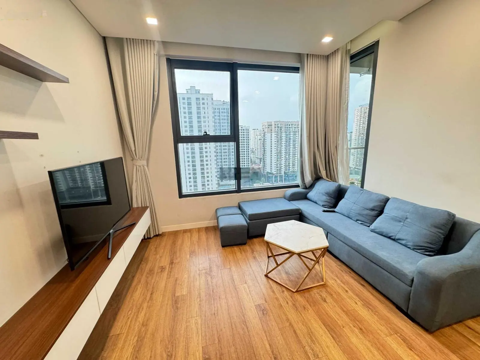 Chính chủ cần tiền bán gấp 3Pn2vs Bc Đông Bắc, DT 86m2 tầng cao view thoáng giá 6 tỷ có sổ lâu dài