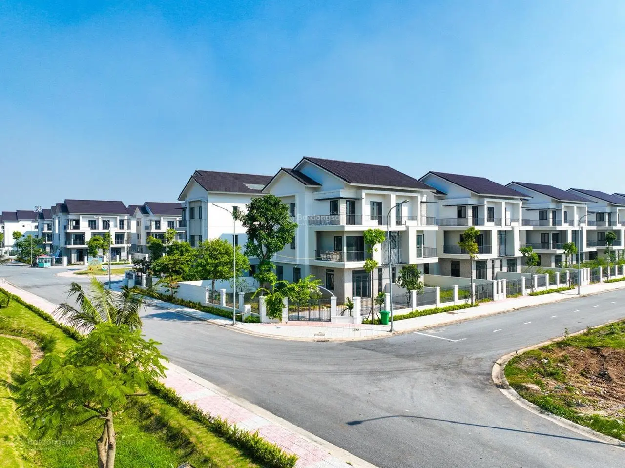 Shophouse trục chính Centa Riverside 60m mua trực tiếp CĐT, giá 80tr/1m2 vay miễn gốc lãi, CK 5%