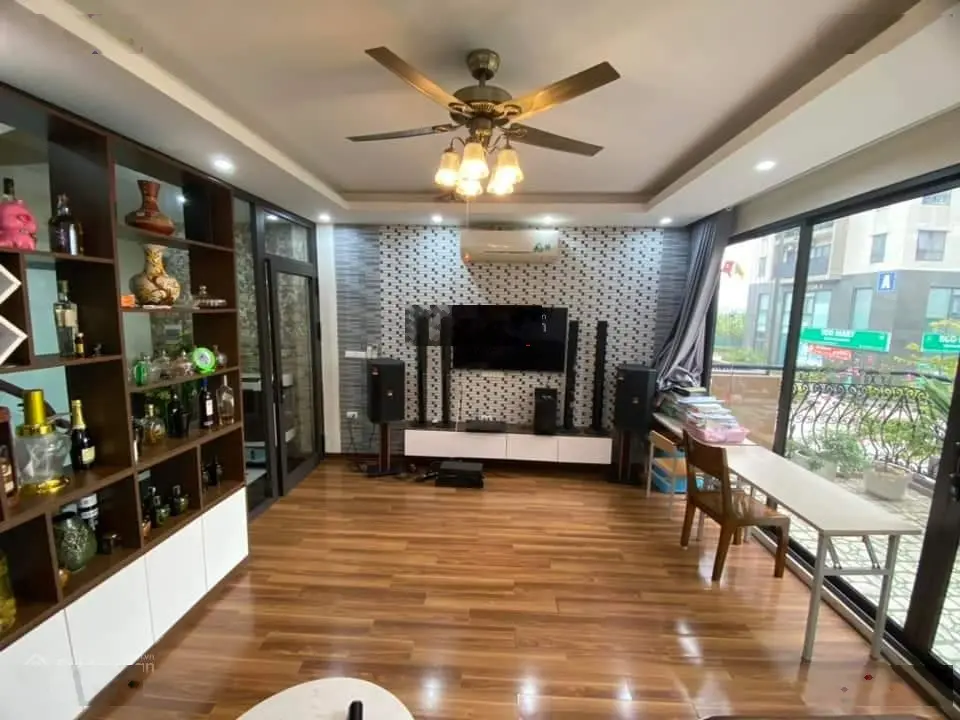 Bán nhà phân lô ngõ 10 phố Nguyễn Văn Huyên 85 m2 4 tầng mặt tiền 5.8 m giá 26 tỷ