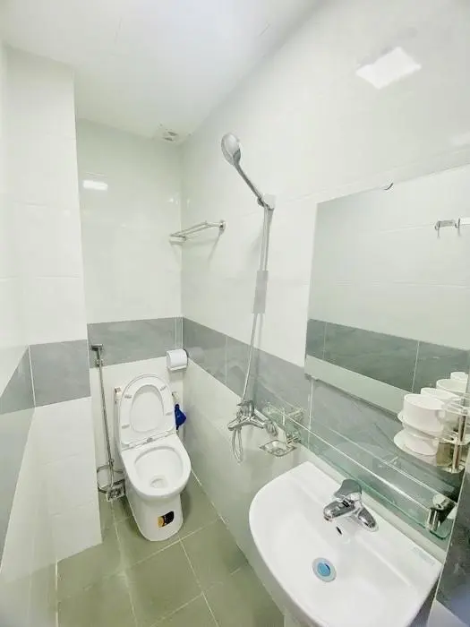Bán tòa CCMN 7 tầng thang máy, ngõ thông KD, vài bước ra ô tô, Pháo Đài Láng, 61m2, MT 8m, 14.3 tỷ