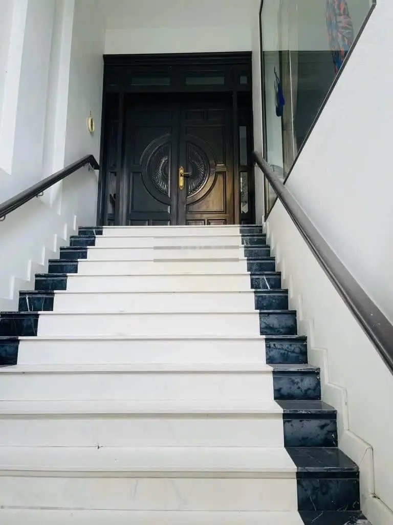 Bán nhanh biệt thự đường Cổ Linh, Long Biên. Gara, 2 thoáng, full nội thất. DT100m2 MT 7.2m, 17.5tỷ