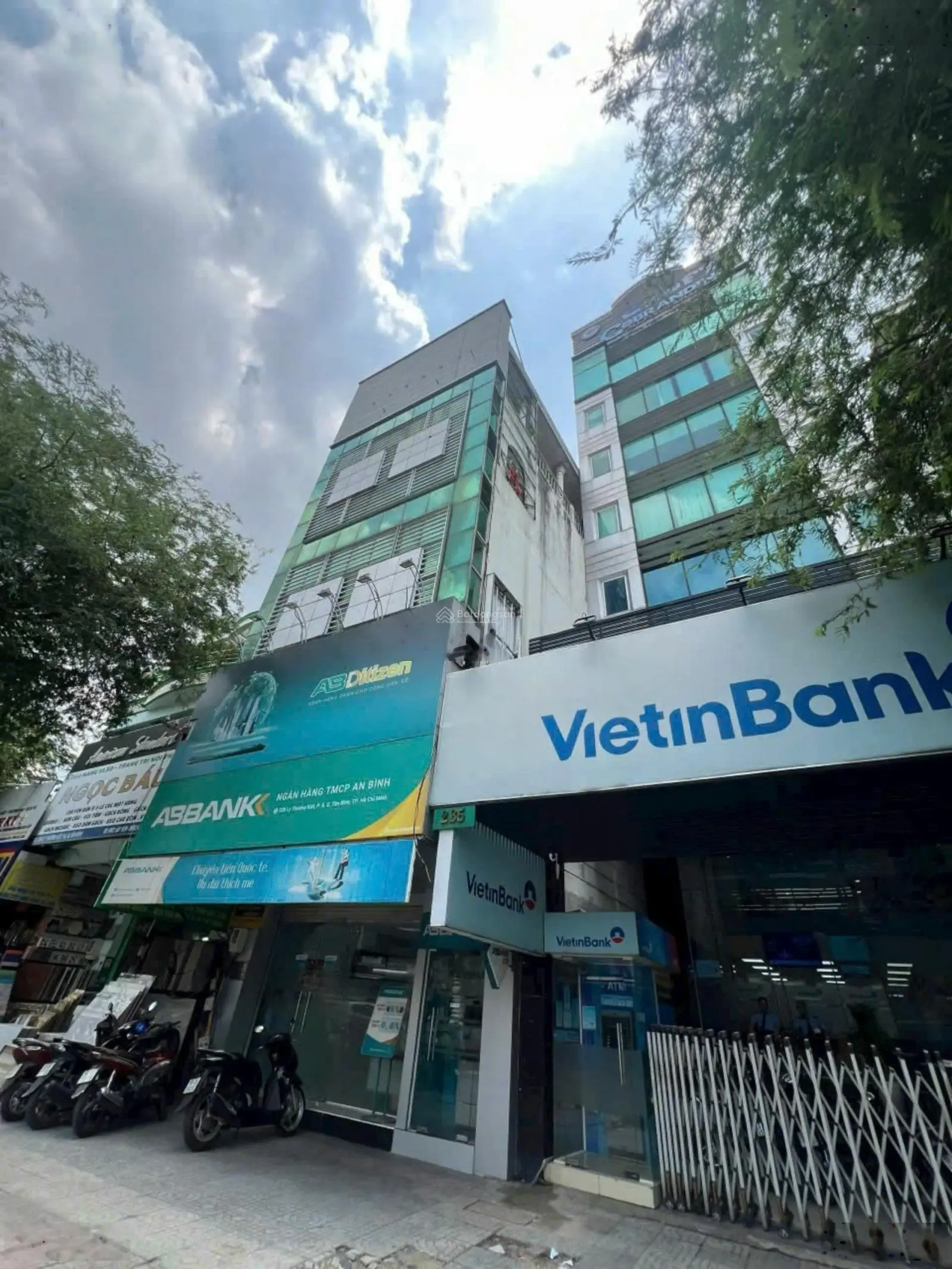 Bán nhà mặt tiền 328 Lý Thường Kiệt ,Quận Tân Bình. DT: 6x23m 5 lầu. HĐT 1 tỷ / năm. Giá 40 tỷ