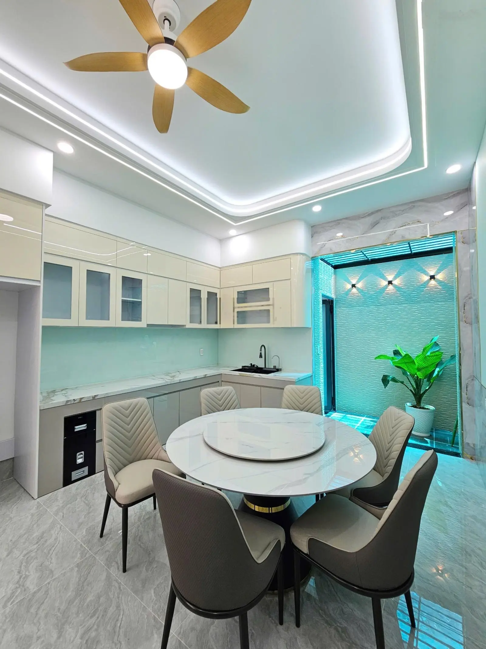 4.3 tỷ/ Bán nhà mới xây full nội thất KDC Phú Hồng Thịnh gần vòng xoay An Phú Thuận An. Mẫu đẹp