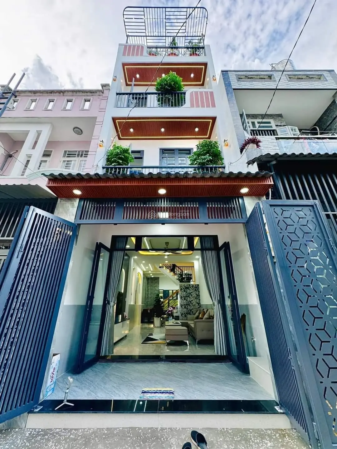 Bán nhà hẻm xe hơi 4x14m, nhà 1 sẹc, thông, 3 tấm nhà mới, đẹp ở ngay