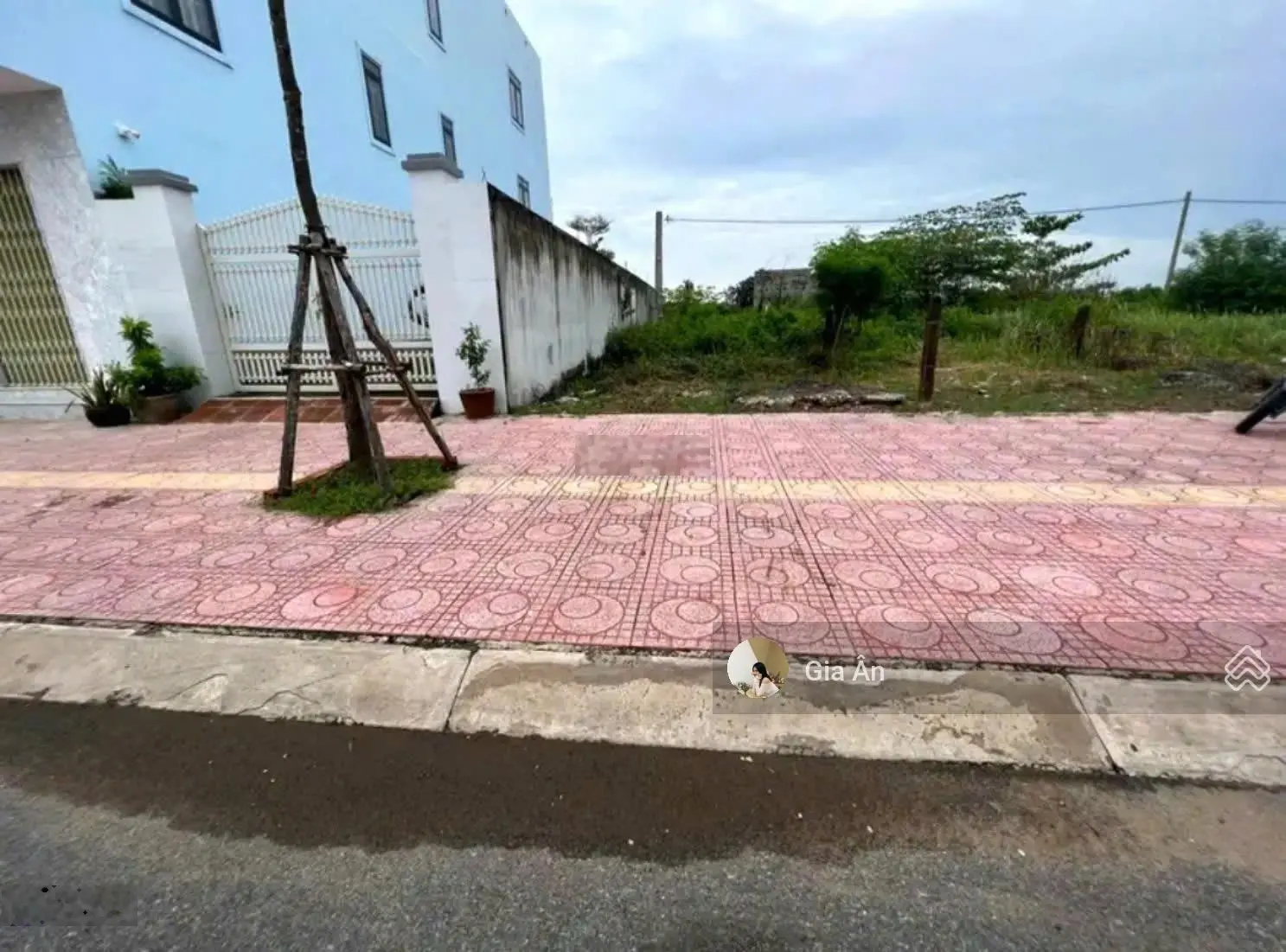 Ra nước ngoài cần bán nhanh lô đất 150m2/500tt, SHR, tại MTĐ Nguyễn Thị Định, Phú Hưng, Bến Tre