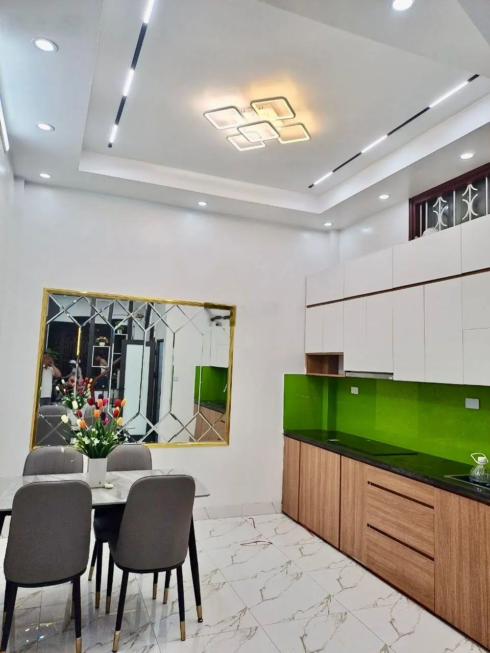 Bán nhà Ngõ 79 Cầu Giấy. Ngõ thông kinh doanh diện tích 45m2x 4 tầng 5 ngủ tặng nội thất nhỉnh 8 tỷ