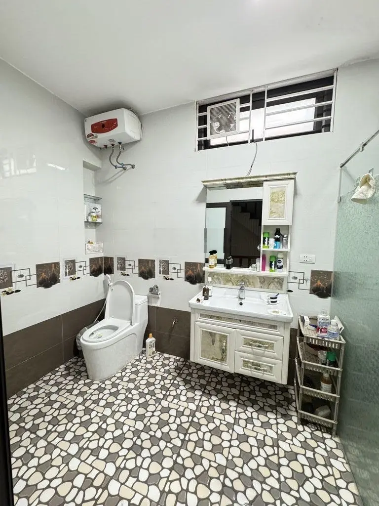 Nhà gần ngã tư Đại La, Minh Khai, 43 m2, ngõ thông, KD, giá chỉ 6 tỷ