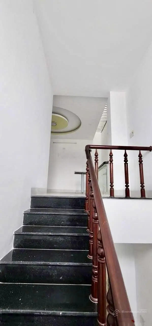 Bán nhà 3 tầng vcn phước hải , đường b1 sẵn hđ thuê / nhà kiên cố trung tâm thành phố alo em thư
