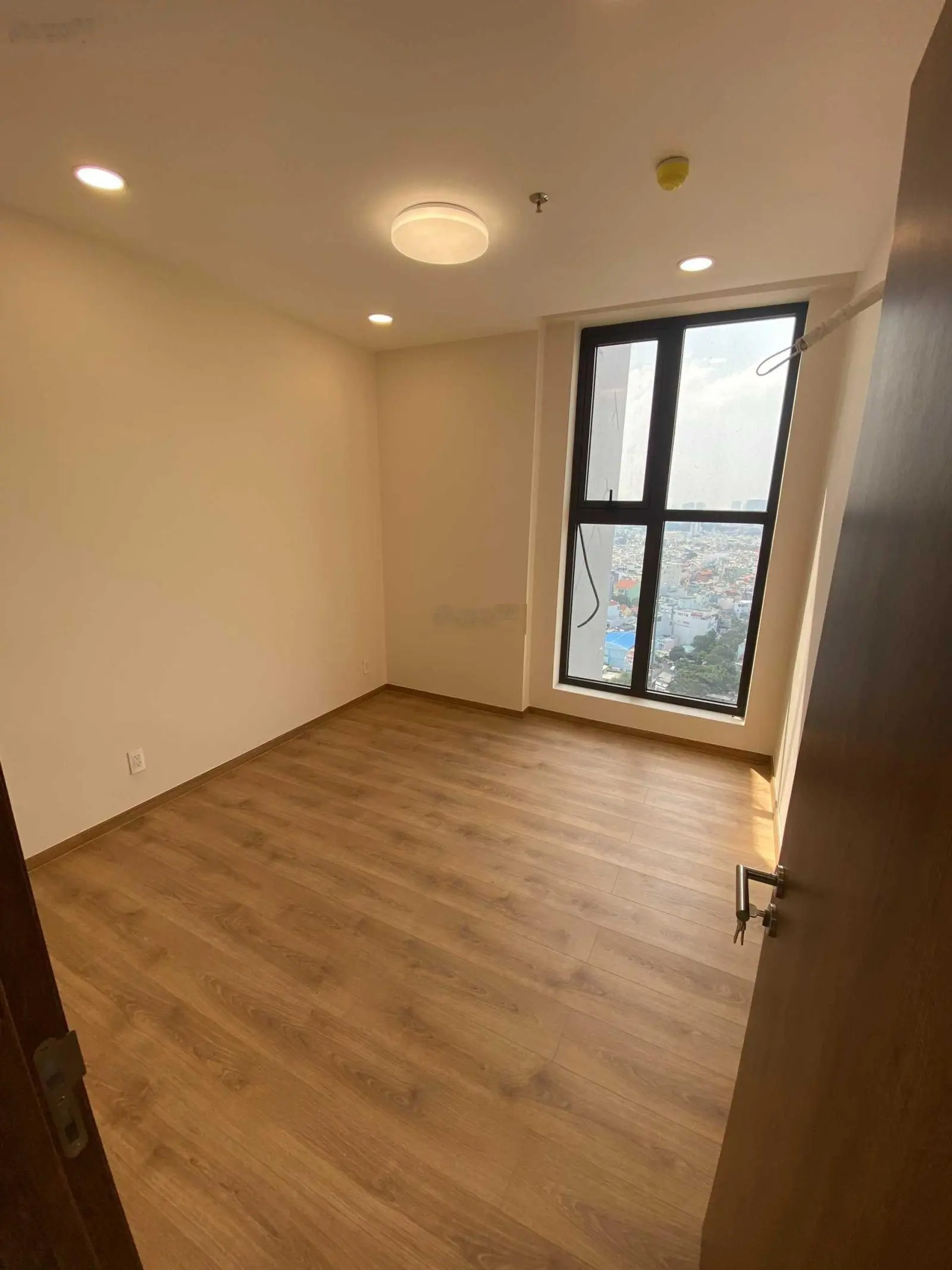 Bán căn hộ Park Legend, 2PN, 2WC, 72m2, nội thất cơ bản, giá: 4 tỷ 8, LH: 0908 435 ***
