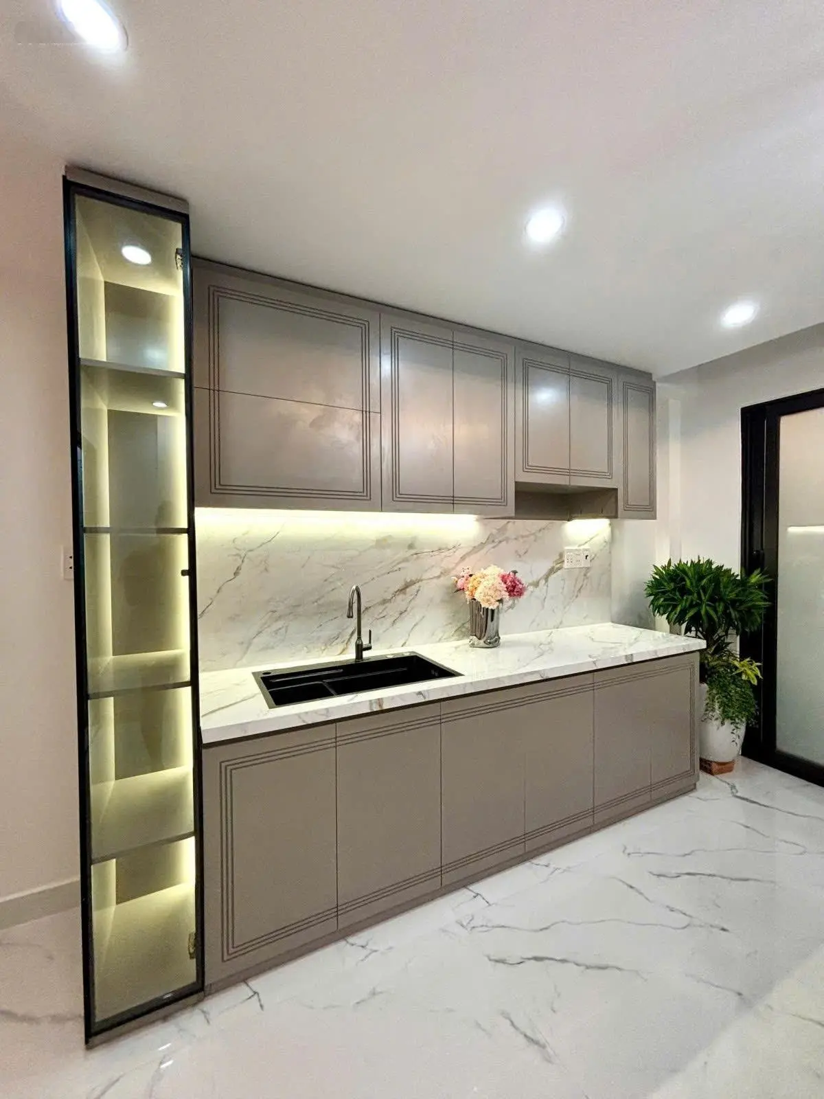 Nhà kiệt Điện Biên Phủ, nhà 2 tầng mới, 2 kiệt trước và sau, nhà mới dọn vào ở ngay