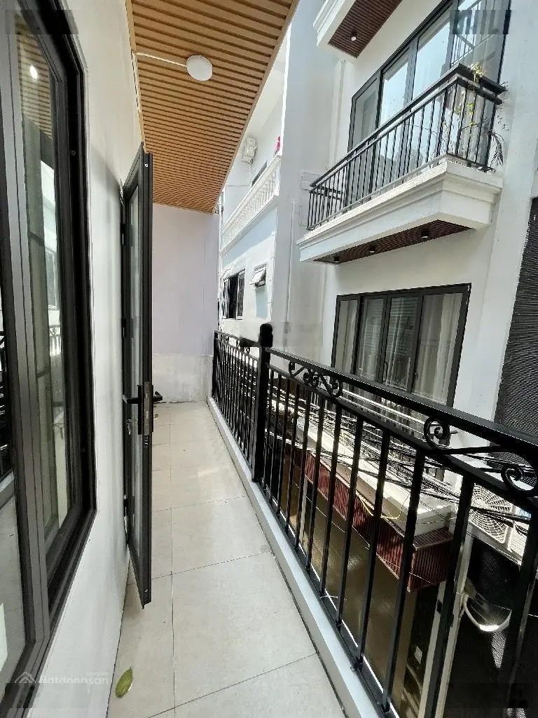 Nhà mới về ở luôn, đường Bạch Đằng sổ 25m2, xây 30m2, 4 tầng, 5 tỷ tư.