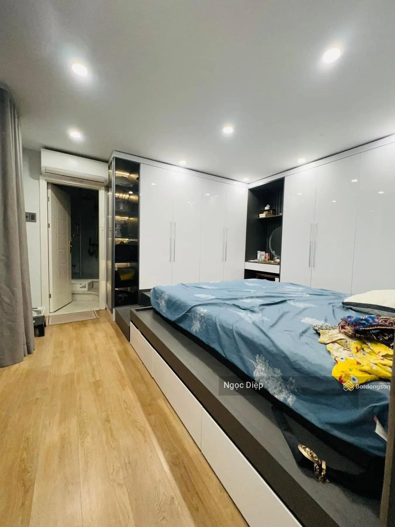 Bán nhà 65m2 phố Trích Sài - ô tô đỗ - vị trí đắc địa nhất Hồ Tây. 0945 453 ***