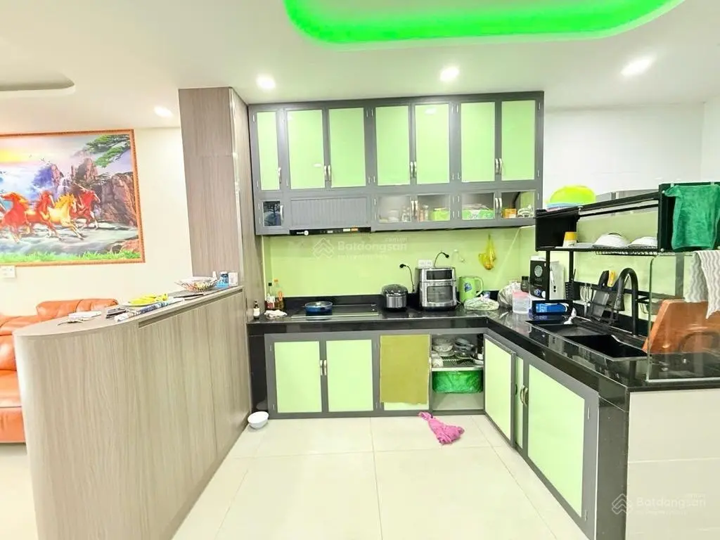 Bán nhà Tôn Thất Thuyết Quận 4 - hẻm ôtô - 50m2 - 4 Tầng - chỉ 6 Tỷ nhỉnh - Tiện kinh doanh