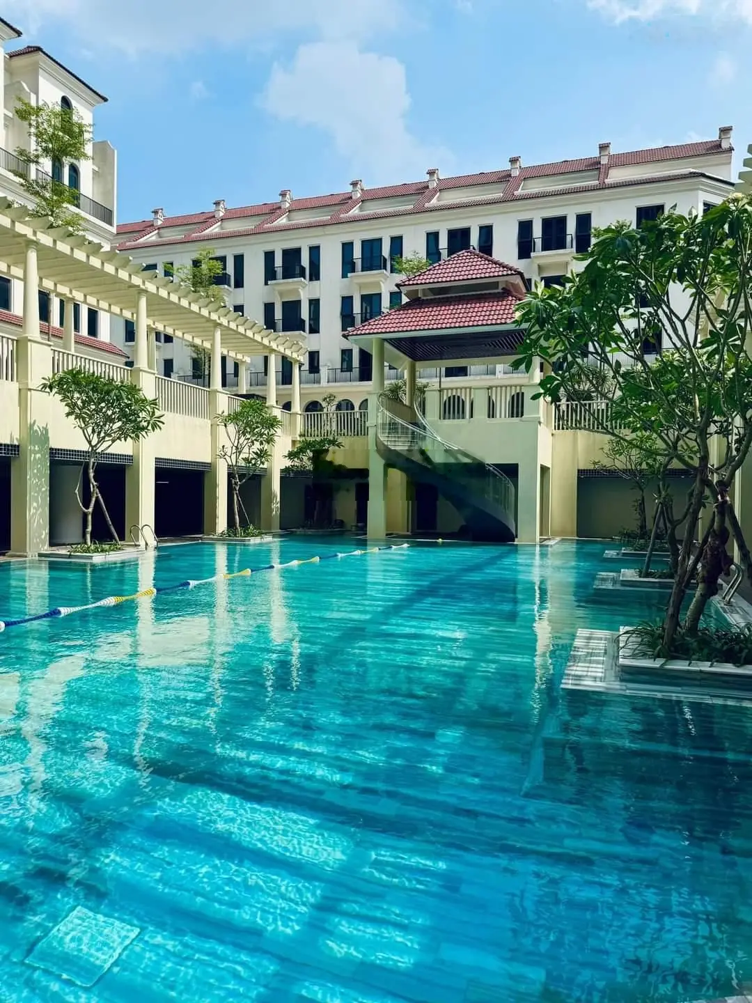 Căn hộ sân vườn Ciputra ở ngay 141.5- 211m2 giá từ 12 tỷ - 23 tỷ bàn giao full cao cấp từ 8x tr/m2