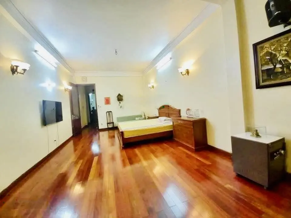 Bán nhà mặt hồ Phố Trần Duy Hưng - 90m2x4T - 24 tỷ 5