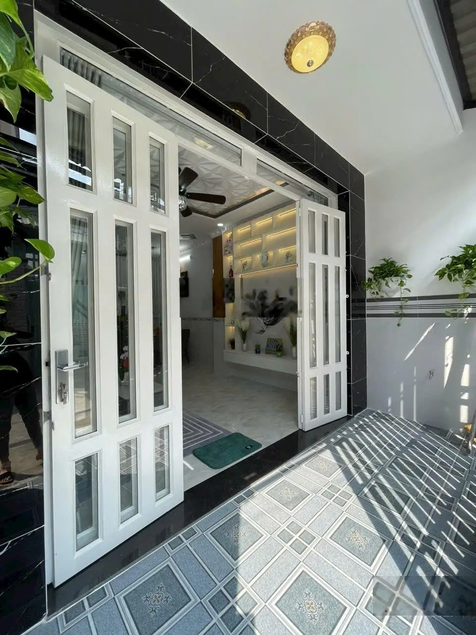 Nhà đẹp 2 lầu - HXH sát chợ Phú Xuân - sổ hồng từng căn