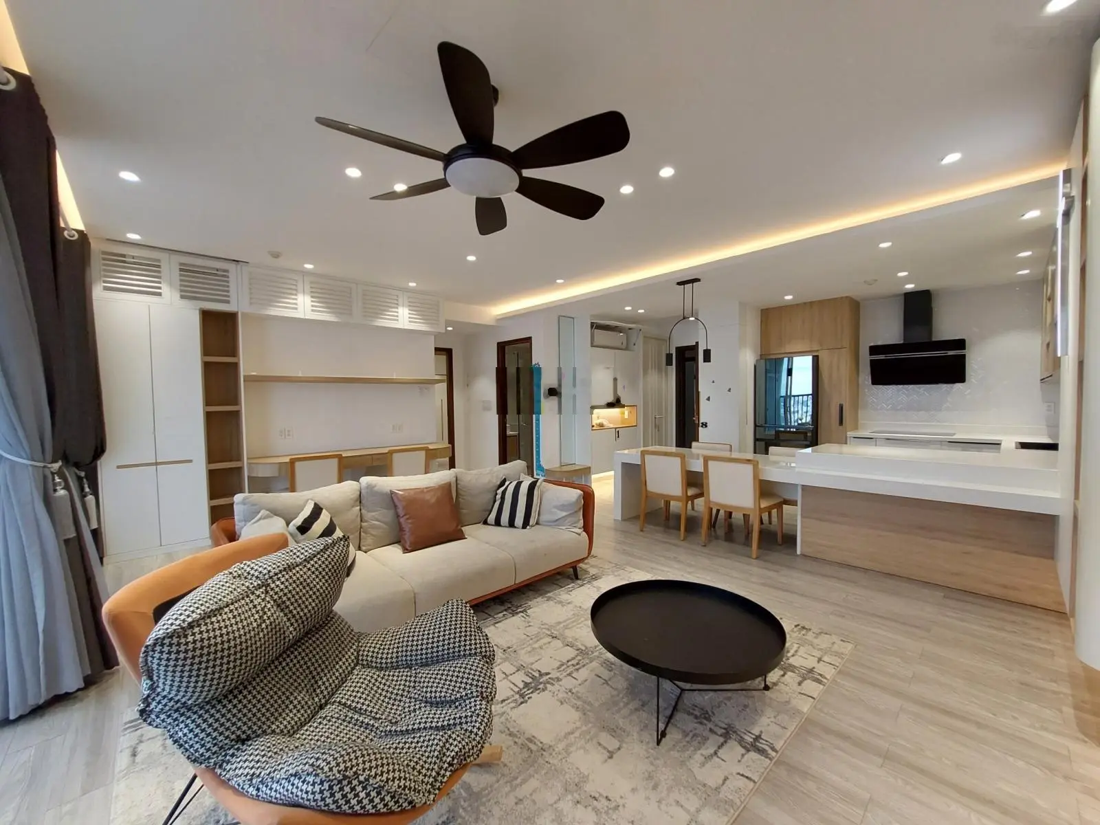 Cần bán gấp căn hộ 3 phòng ngủ, 100m2, 7.050 tỷ, HDMB, hỗ trợ vay ngân hàng - Tòa Orchard Parkview