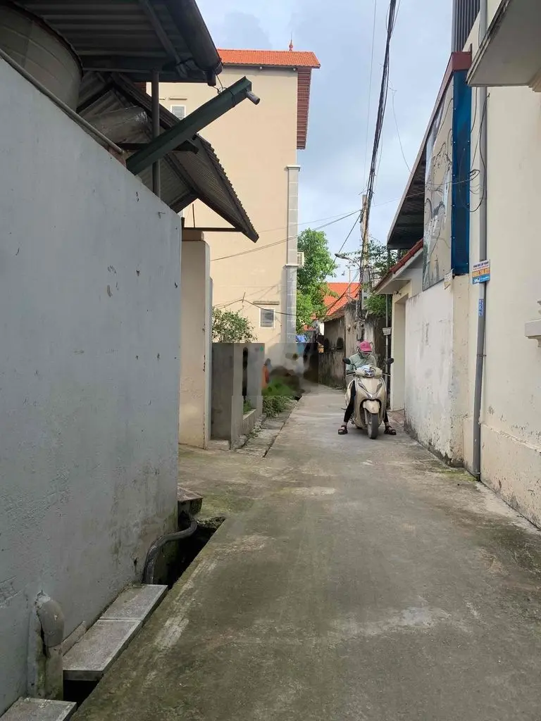 bán đất tt chúc Sơn dt 38m full đường thông