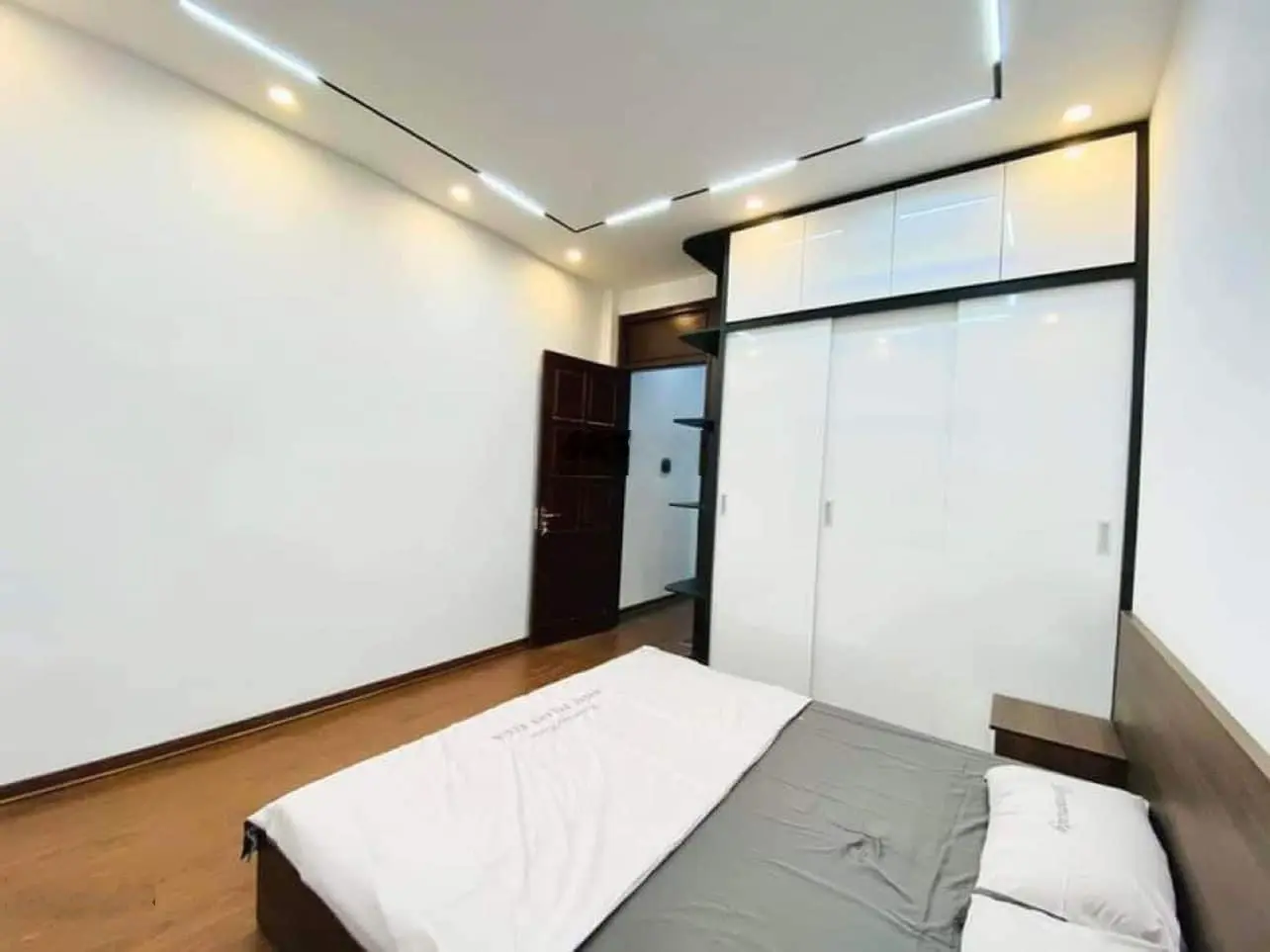 Hạ chào 200Tr !!! Nhà phố Vũ Tông Phan 37m*5T*3.9mMT - gần phố - ô tô đỗ gần - kinh doanh - hơn 6T