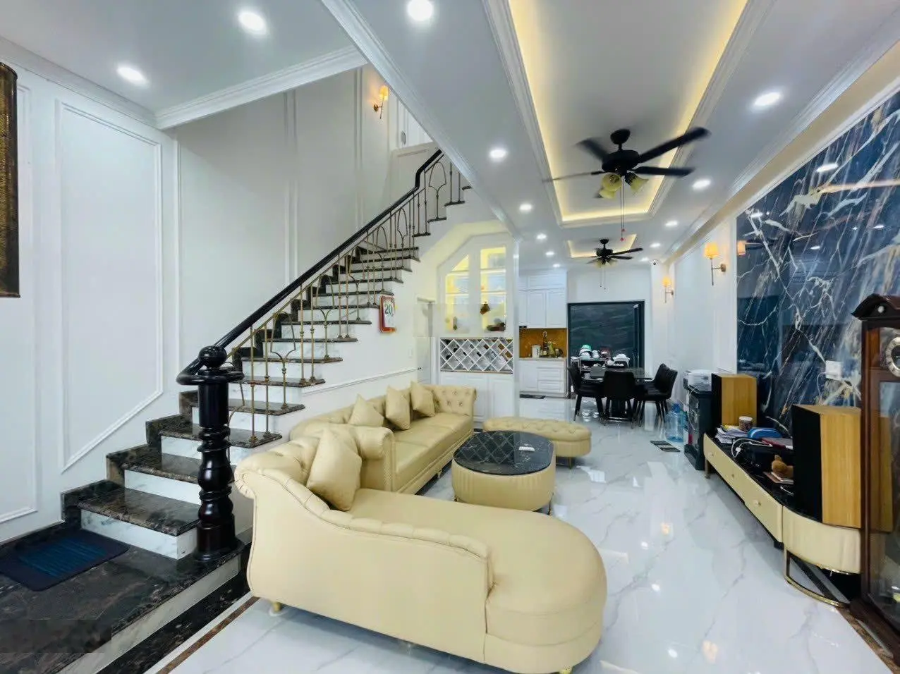 Bán gấp nhà KDC Verosa Park Khang Điền - Đối diện công viên