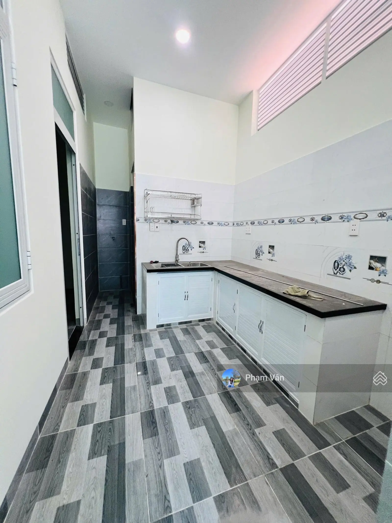 Chỉ 4 Tỷ nhỉnh - có Nhà còn mới vào ở ngay- sát đường Tô Ngọc Vân - 83m( ngang 4.6m)