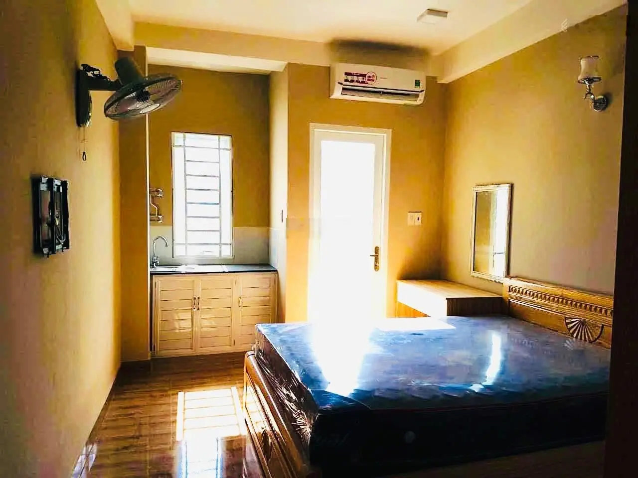 Bán nhà có 9 phòng đều có cửa sổ thoáng mát thu nhập cao