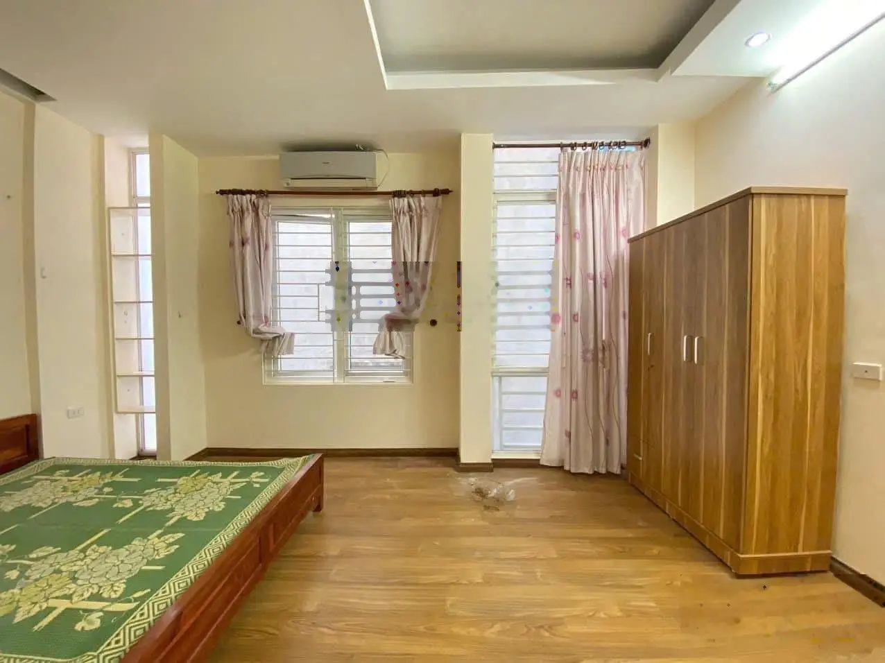 Bán nhà Cầu Giấy - 5 tầng - MT: 5.2m. Giá 6,7 tỷ