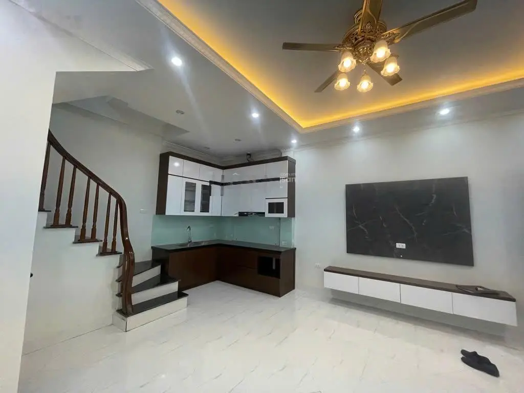 Bán nhanh nhà Hậu Ái, 30m2, dân xây mới 5 tầng, chỉ nhỉnh 4 tỷ